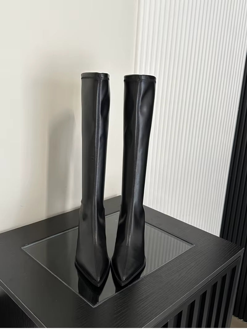 𝑩𝒐𝒕𝒕𝒆𝒔 𝒉𝒂𝒖𝒕𝒆𝒔 𝒆𝒏 𝒄𝒖𝒊𝒓 𝒔𝒐𝒖𝒑𝒍𝒆 𝒆́𝒍𝒆́𝒈𝒂𝒏𝒕