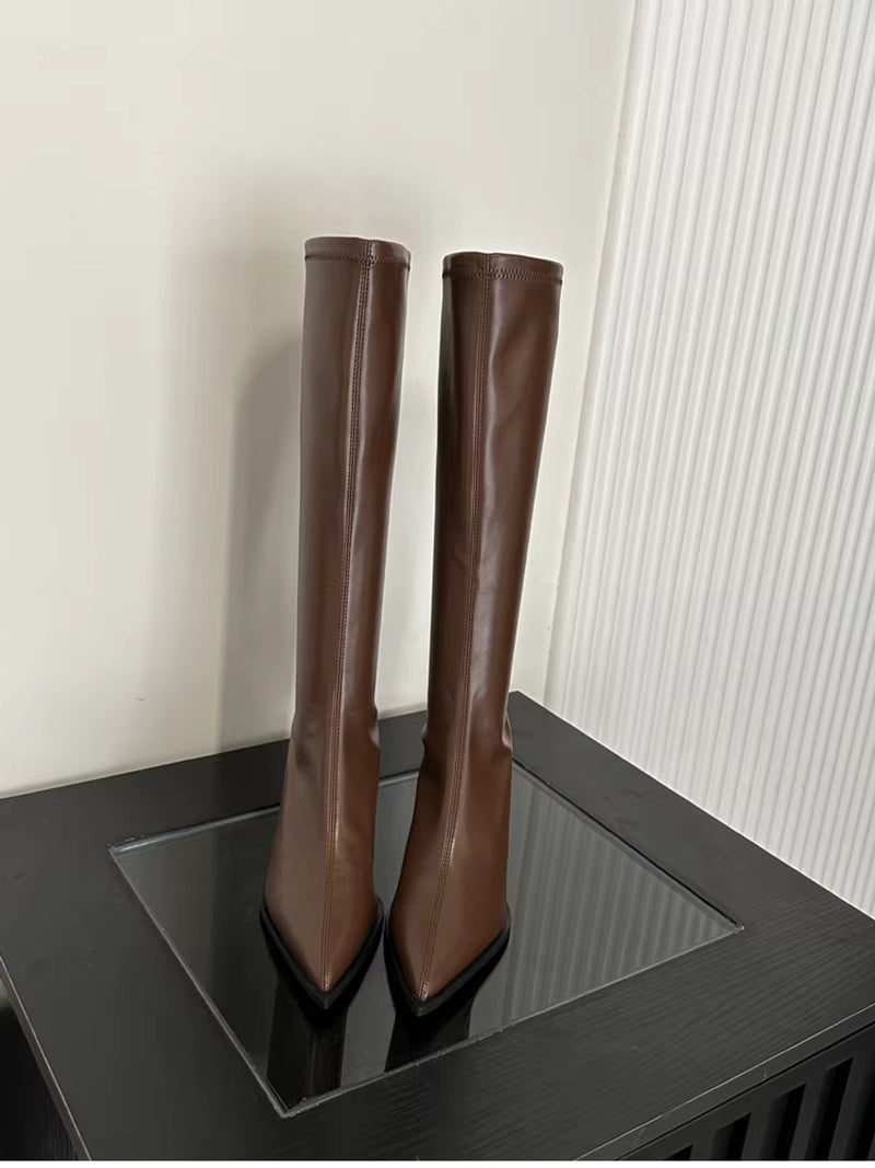 𝑩𝒐𝒕𝒕𝒆𝒔 𝒉𝒂𝒖𝒕𝒆𝒔 𝒆𝒏 𝒄𝒖𝒊𝒓 𝒔𝒐𝒖𝒑𝒍𝒆 𝒆́𝒍𝒆́𝒈𝒂𝒏𝒕