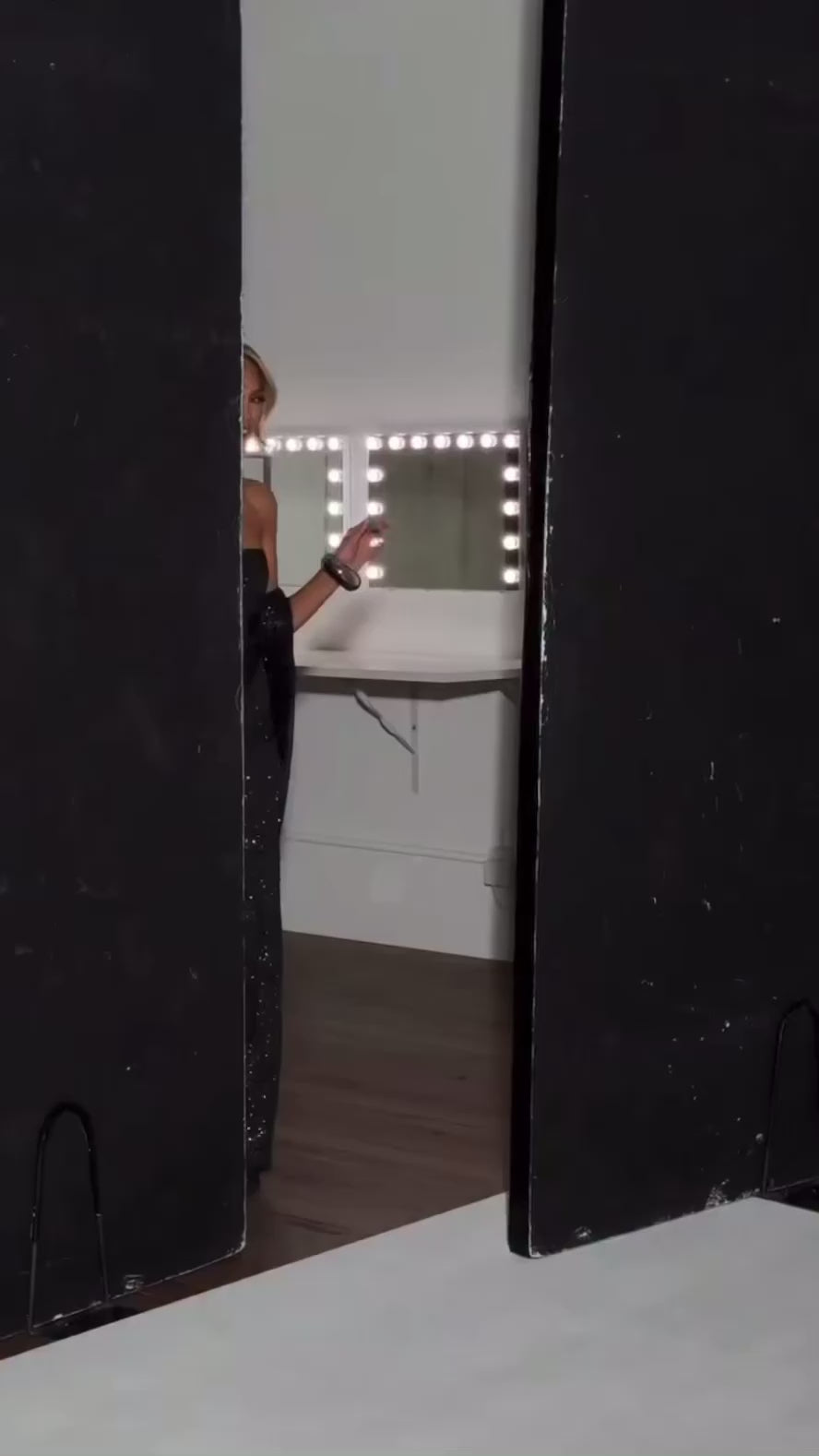 𝙍𝙤𝙗𝙚 𝙨𝙘𝙞𝙣𝙩𝙞𝙡𝙡𝙖𝙣𝙩𝙚 𝙥𝙖𝙞𝙡𝙡𝙚𝙩é𝙚 𝙩𝙚𝙣𝙙𝙖𝙣𝙘𝙚